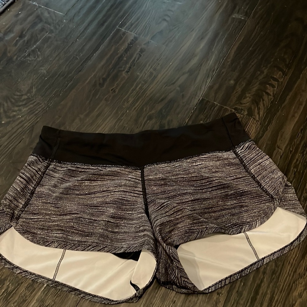 Size 6 Lululemon speed up shorts
